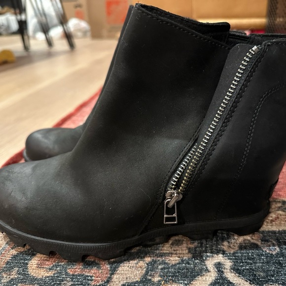 Sorel Suede Waterproof Wedge Boots - Great condition, barely worn - Picture 2 of 8